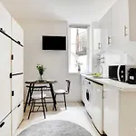 Cozy Studio In The Heart Of The Marais